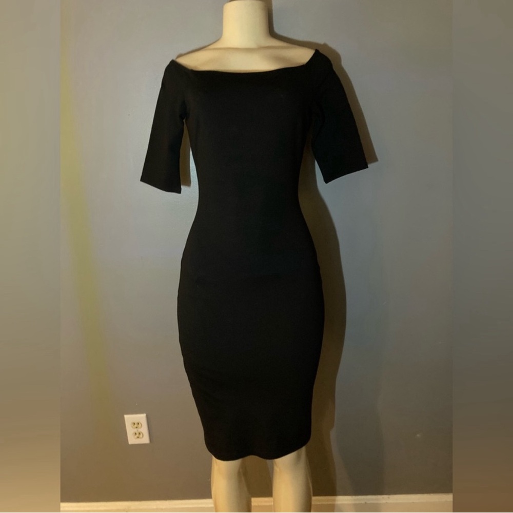 Lulu’s Off-the-shoulder LBD